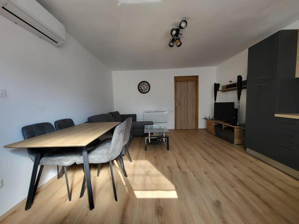 Apartment Dado สลูน ภายนอก รูปภาพ