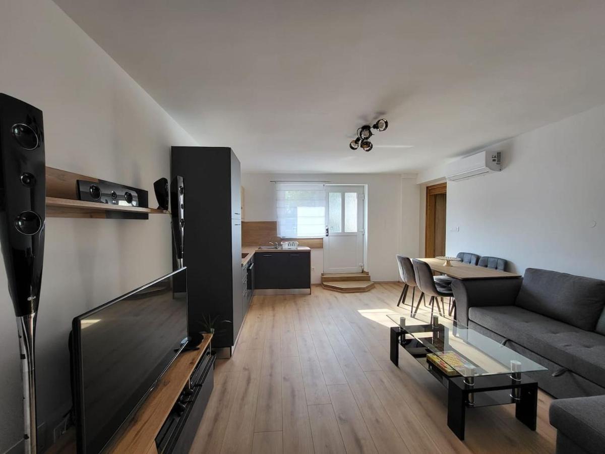 Apartment Dado สลูน ภายนอก รูปภาพ