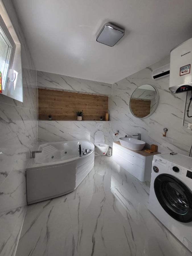 Apartment Dado สลูน ภายนอก รูปภาพ