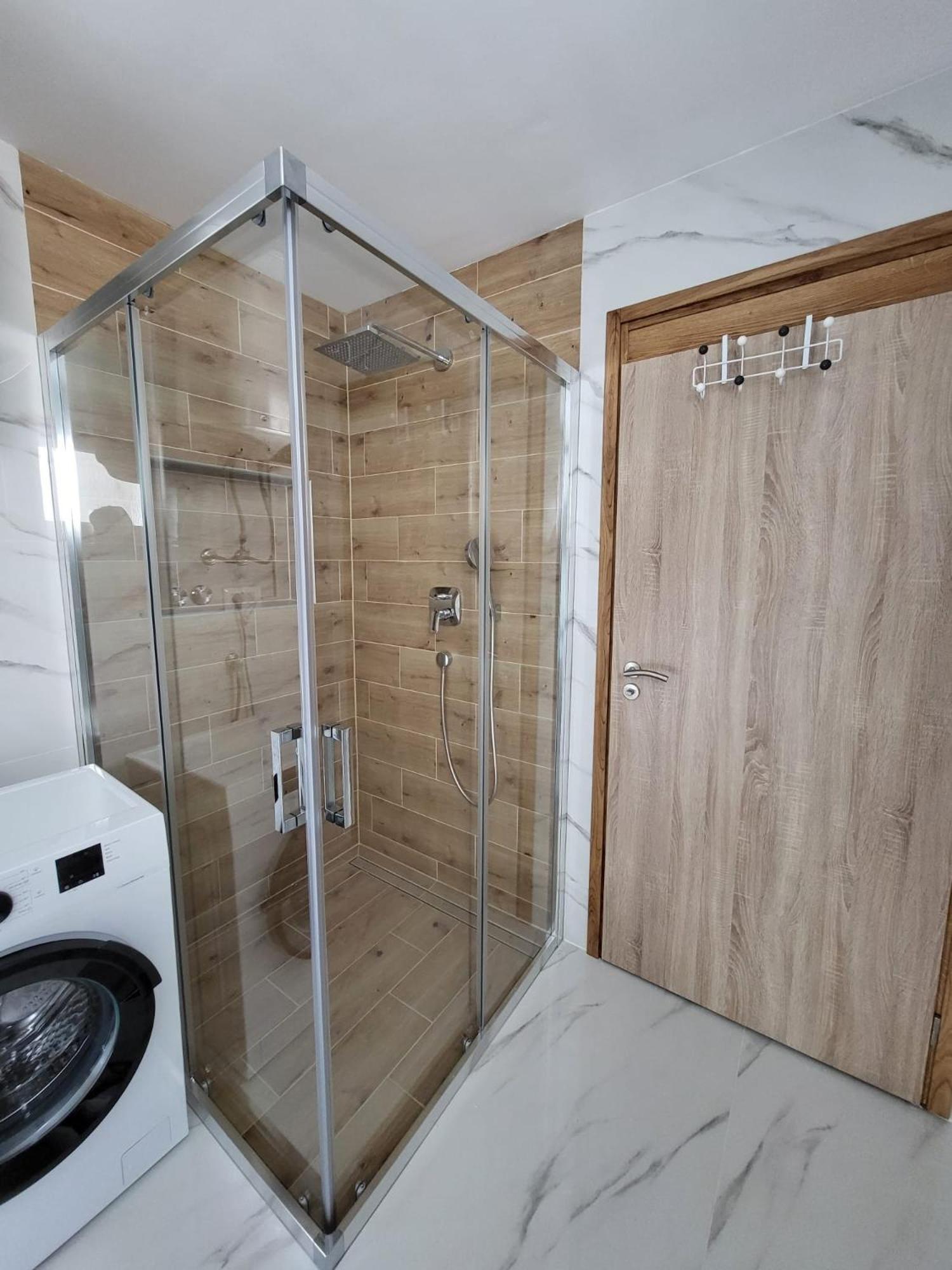 Apartment Dado สลูน ภายนอก รูปภาพ