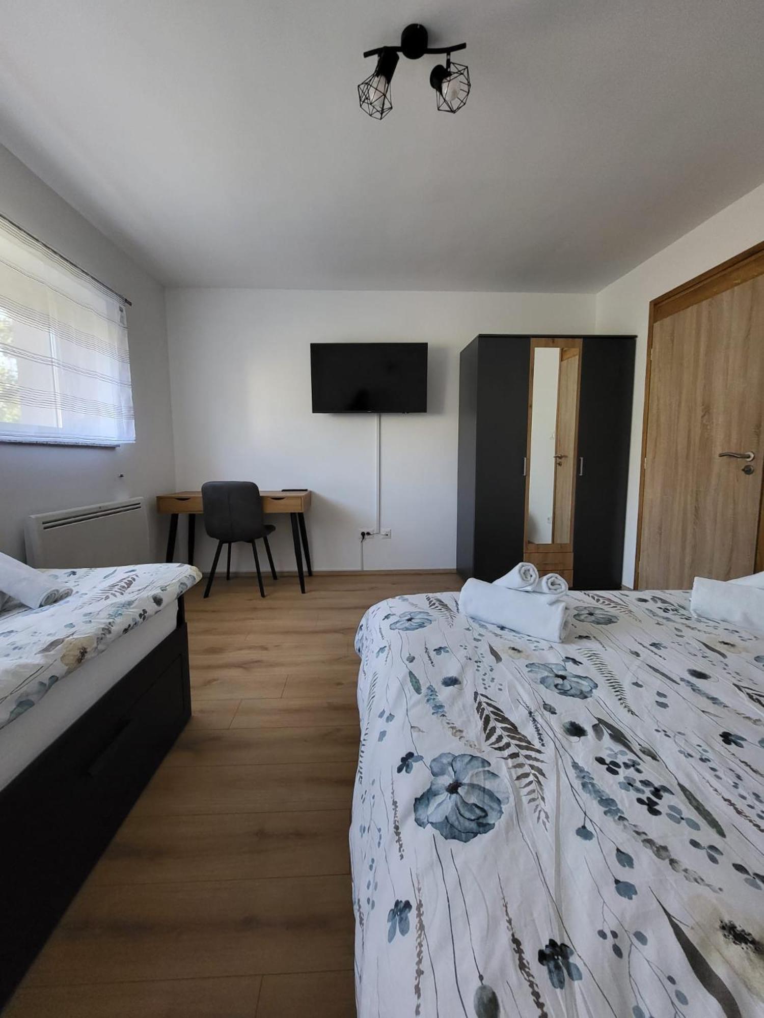 Apartment Dado สลูน ภายนอก รูปภาพ